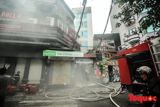 Hà Nội: Cháy khách sạn, giải cứu gần 30 người bị mắc kẹt trong đám cháy